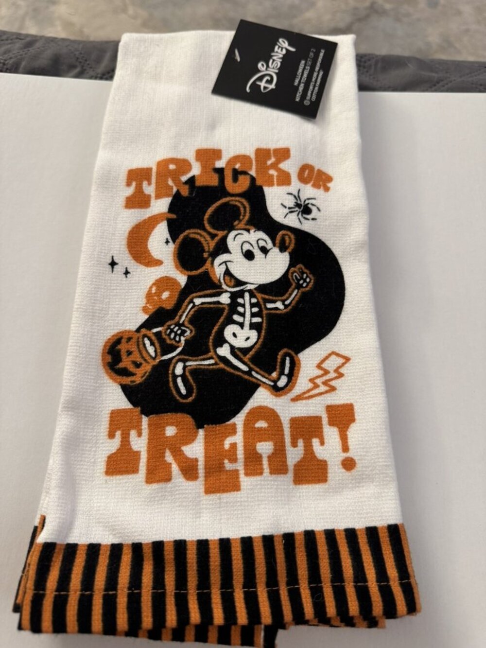 Disney Mickey & Minnie Halloween Trick or Treat  Kitchen Hand Towel 2 BB17